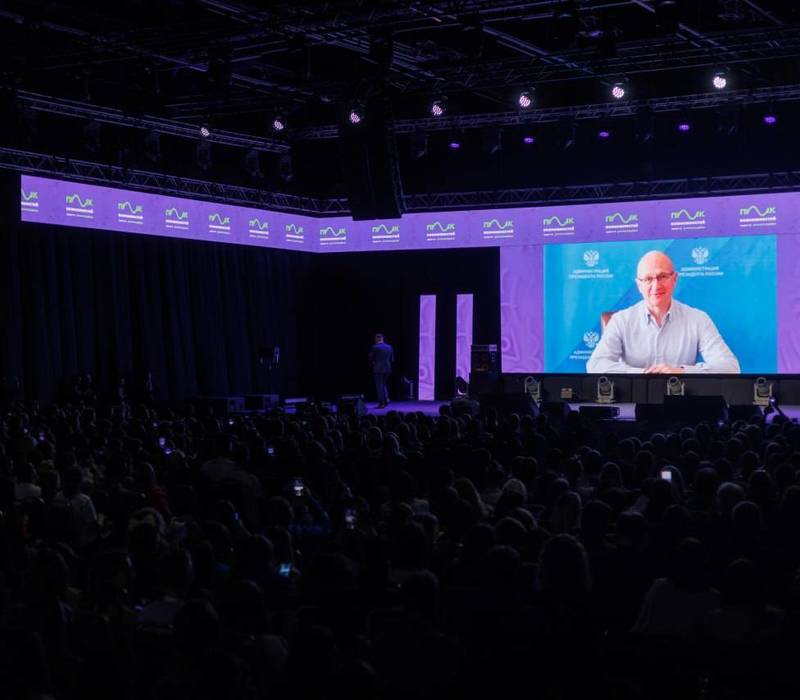 Сергей Кириенко пожелал участникам Первого всероссийского форума «Пик возможностей» покорять новые вершины и делиться опытом с младшим поколением