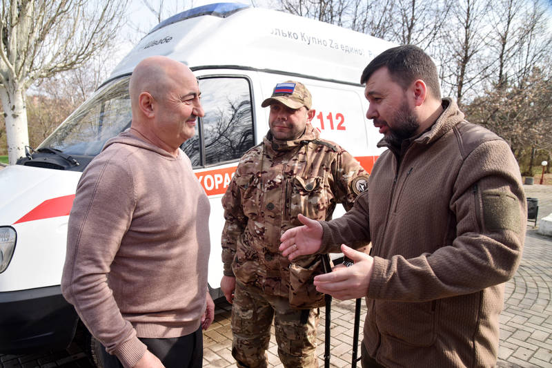 Александр Вайнберг передал автомобиль скорой помощи мотострелковому батальону «Лавина»