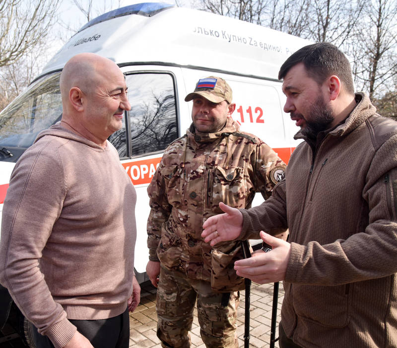 Александр Вайнберг передал автомобиль скорой помощи мотострелковому батальону «Лавина»
