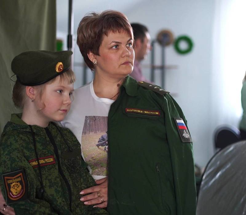 Жители Семеновского и Воскресенского районов Нижегородской области приняли участие в фотопроекте «Семьи героев»