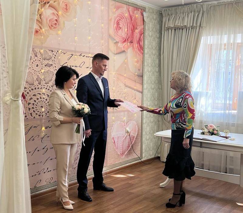 Наталья Назарова поздравила участника СВО с бракосочетанием 