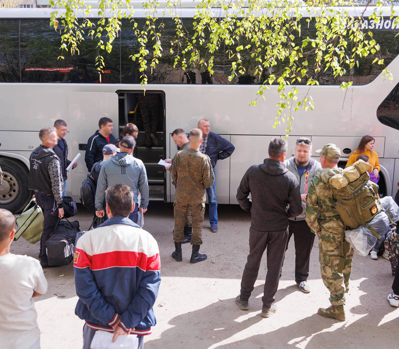 Еще две группы нижегородских добровольцев-контрактников отправились в воинские части для подготовки к участию в СВО