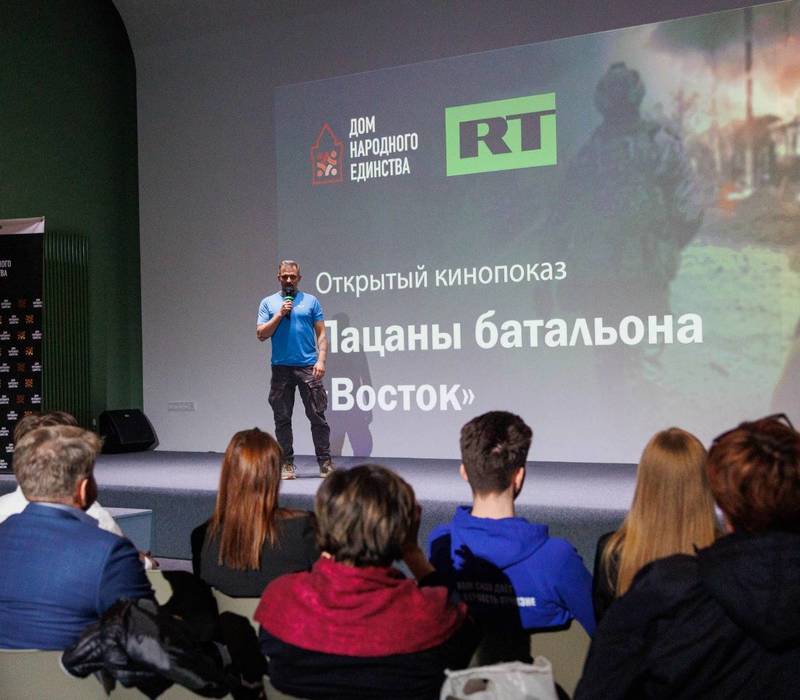 В Доме народного единства состоялся кинопоказ документального фильма о бойцах батальона «Восток» и их фронтовых буднях       