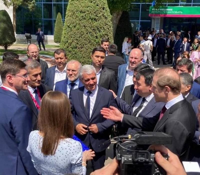 Десять партнерских соглашений заключили представители делегации Нижегородской области на выставке «Иннопром. Центральная Азия»