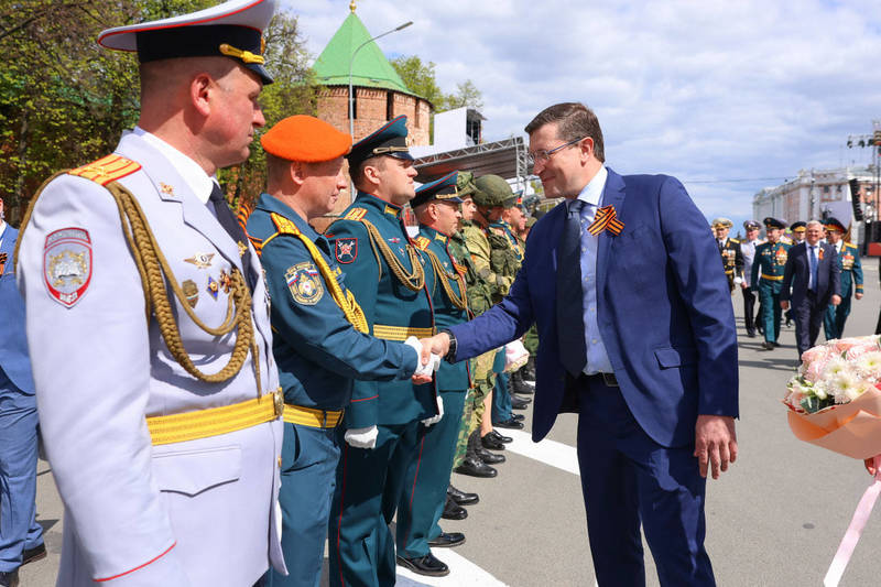 Глеб Никитин поблагодарил командиров расчетов за участие в военном параде на площади Минина и Пожарского