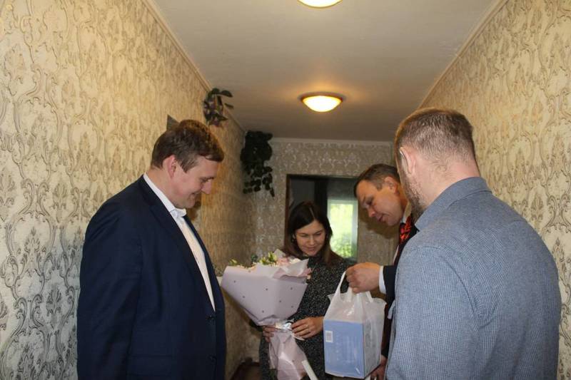 В Международный день семьи представители муниципального сообщества страны поздравили семьи участников СВО