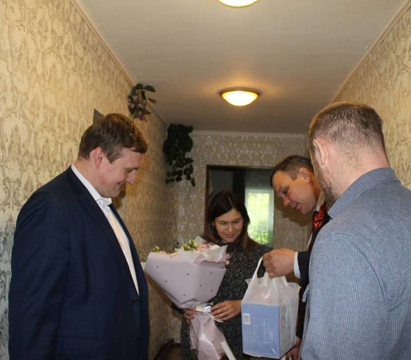 В Международный день семьи представители муниципального сообщества страны поздравили семьи участников СВО