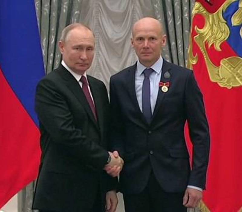 Президент РФ Владимир Путин вручил знак отличия «За наставничество» нижегородцу Александру Плесневу
