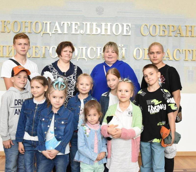 Многодетная семья Банновых из Дзержинска побывала в Законодательном Собрании Нижегородской области в День защиты детей