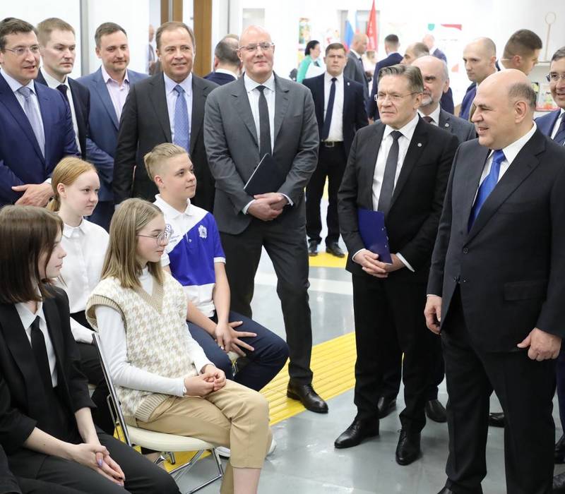 Михаил Мишустин встретился со старшеклассниками в детском технопарке «Кванториум Саров»