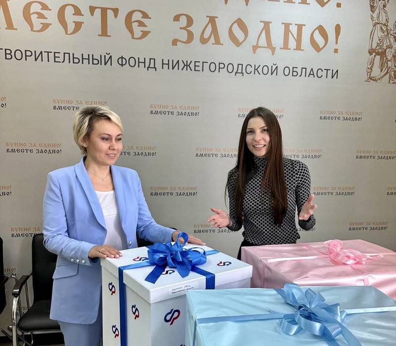 Управляющая региональным отделением СФР Арина Садулина передала подарки детям ДНР и ЛНР