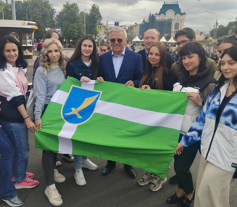 Ребята из Харцызска и ДНР посетили стенд Молодёжного парламента при Законодательном Собрании Нижегородской области