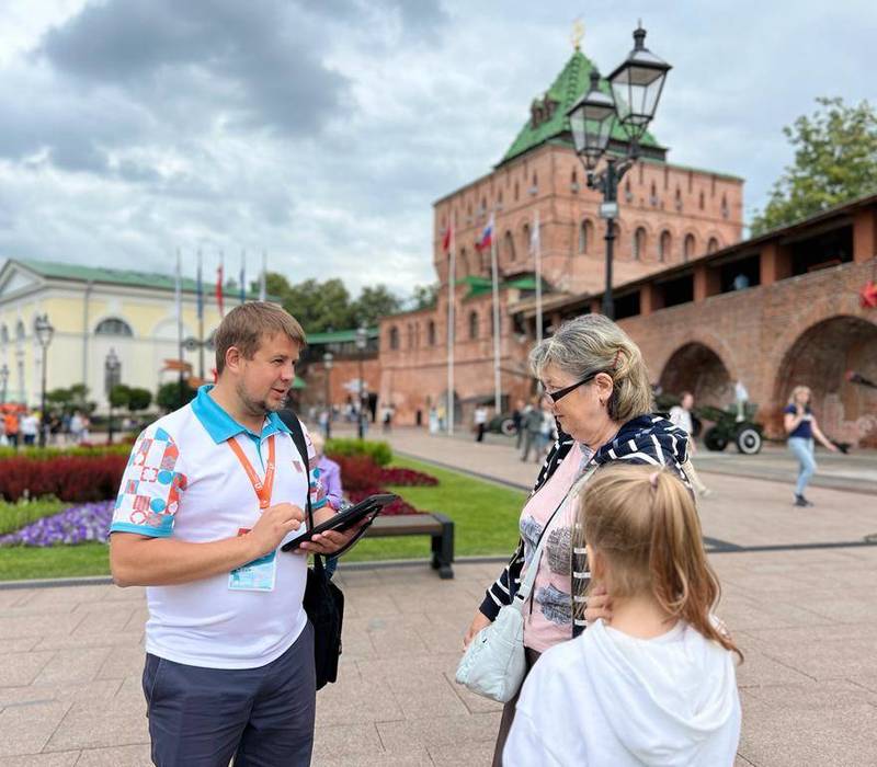 В Нижегородском кремле начали работать гиды-координаторы