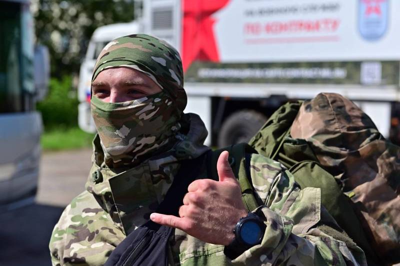 «Иду защищать страну с боевым настроем - мы же мужчины!» - доброволец из Чкаловска