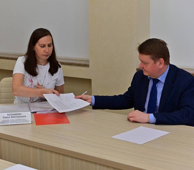 Кандидаты на выборах губернатора Нижегородской области представили в облизбирком документы для регистрации