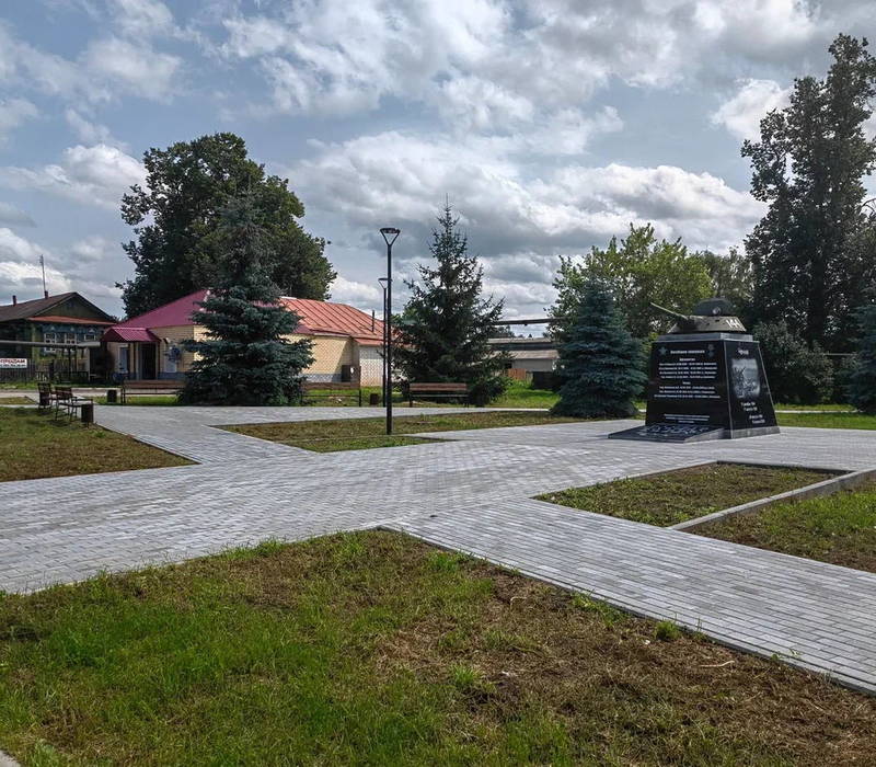 Центральную площадь в поселке Вача Нижегородской области благоустроили по нацпроекту «Жилье и городская среда»