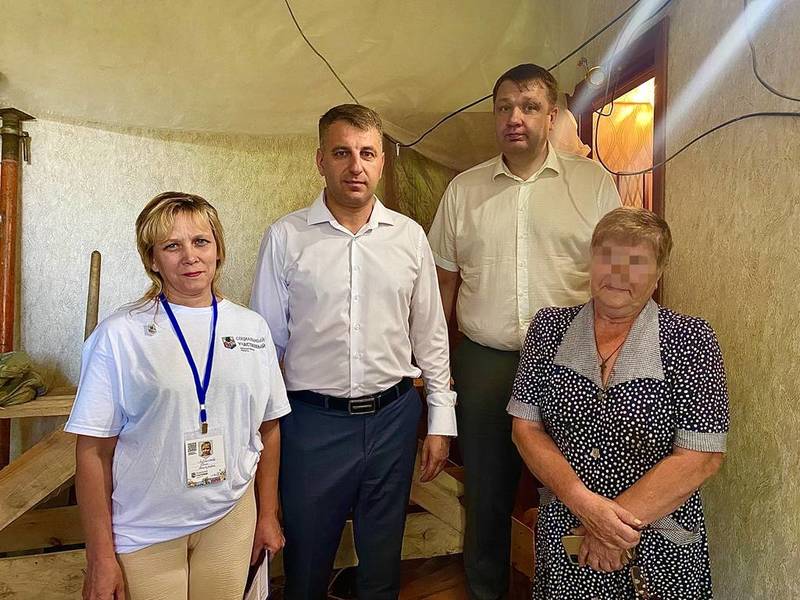 Социальный участковый помог семье участника СВО решить вопрос с ремонтом потолка в квартире