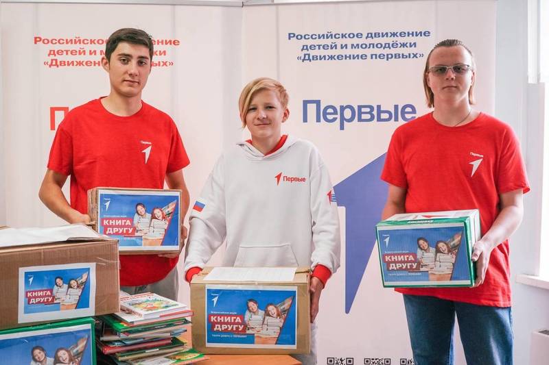 Более 6 тысяч книг передали детям Харцызска активисты нижегородского «Движения Первых» в рамках Всероссийской акции «Книга другу»