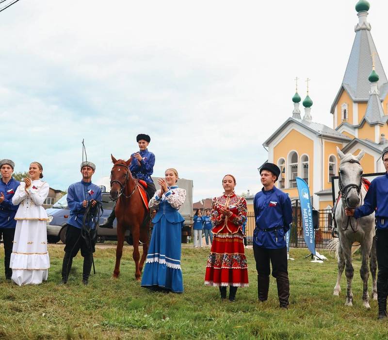 Историческая реконструкция с конным представлением прошла в День флага в Нижнем Новгороде