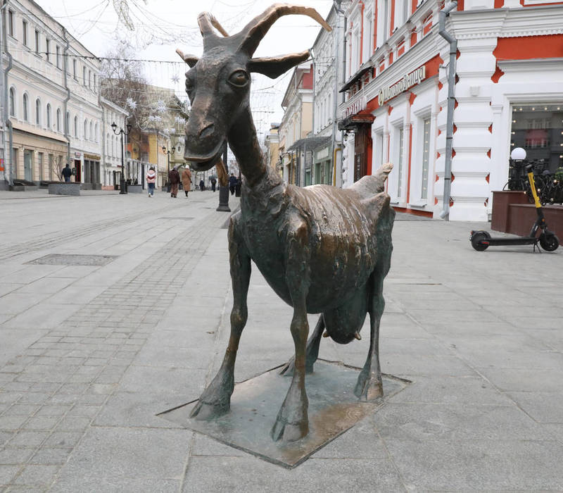 Забодай тебя Коза. Как символ фестиваля превратился в мини-символ города