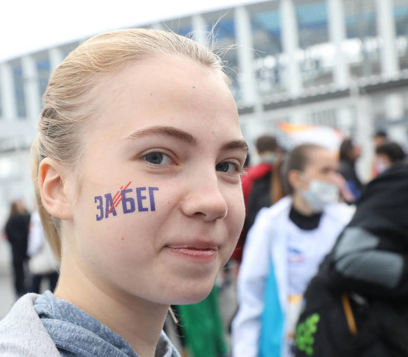 Все бегут, бегут, и я бегу... Возможности начать утренние или вечерние пробежки для здоровья в Нижнем немалые