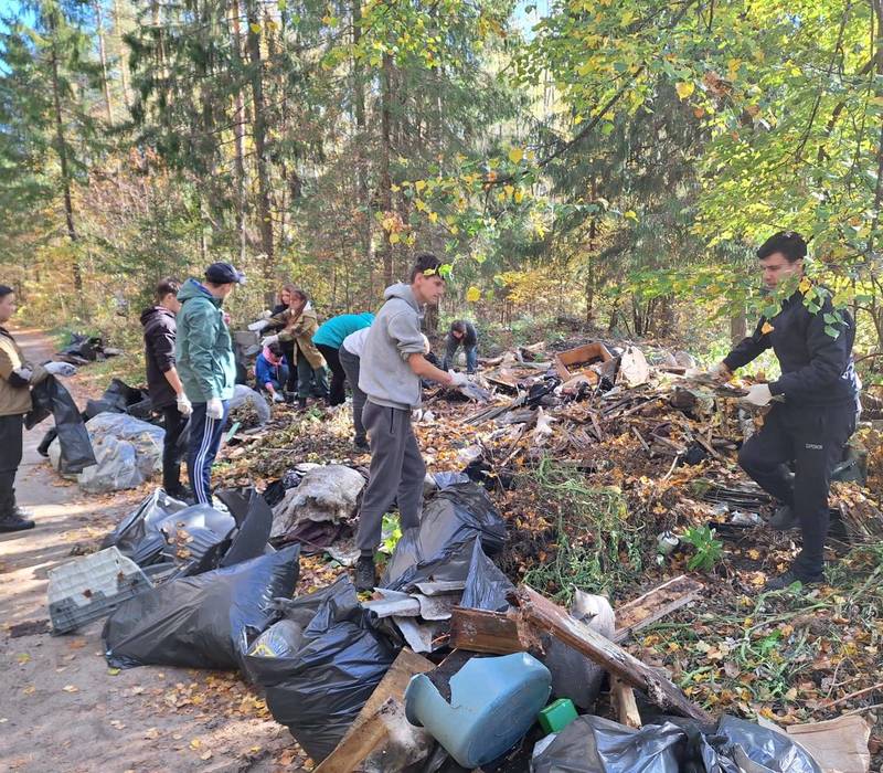Более 30 кубометров мусора вывезли с территории Семеновского районного лесничества в ходе акции «Чистый лес»   