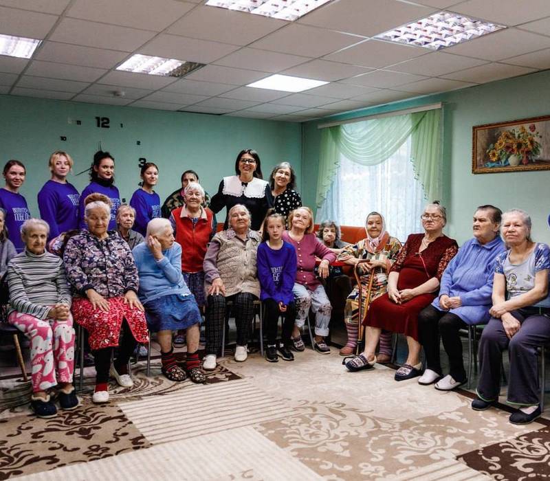 Волонтеры Победы навещают подопечных домов престарелых Нижегородской области в День пожилого человека
