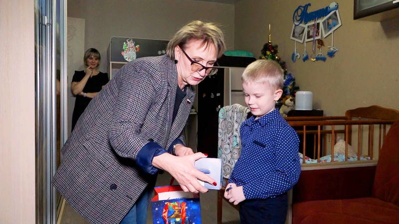 Наталья Назарова исполнила новогодние желания трех юных нижегородцев