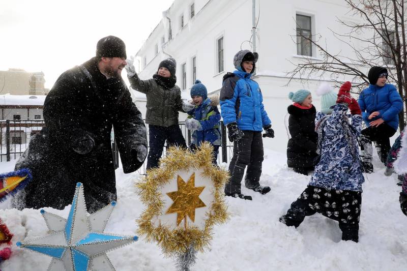 Бесшабашные Святки осенили небо  между Рождеством и Крещением
