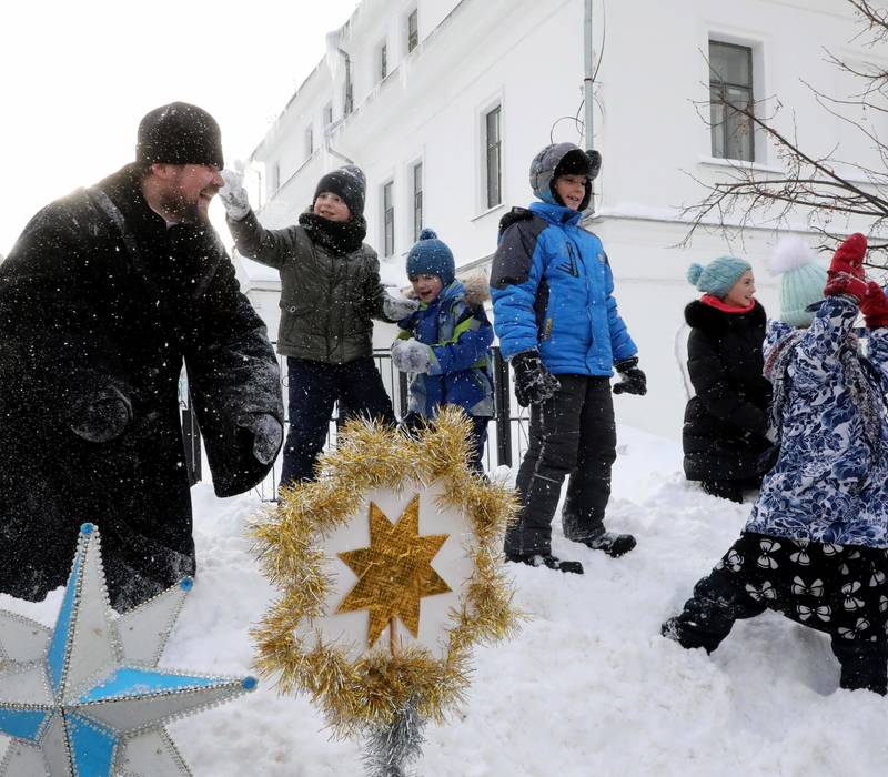 Бесшабашные Святки осенили небо  между Рождеством и Крещением