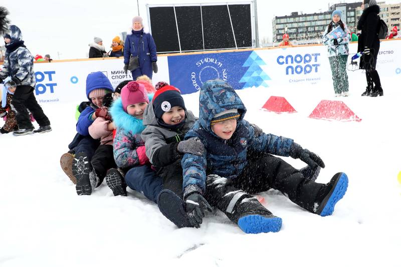 День снега нижегородцы отметили массовым участием в различных зимн их забавах