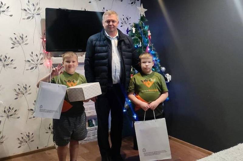 Максим Черкасов исполнил желание 10-летнего Степана из Ильиногорска в рамках акции «Елка желаний»