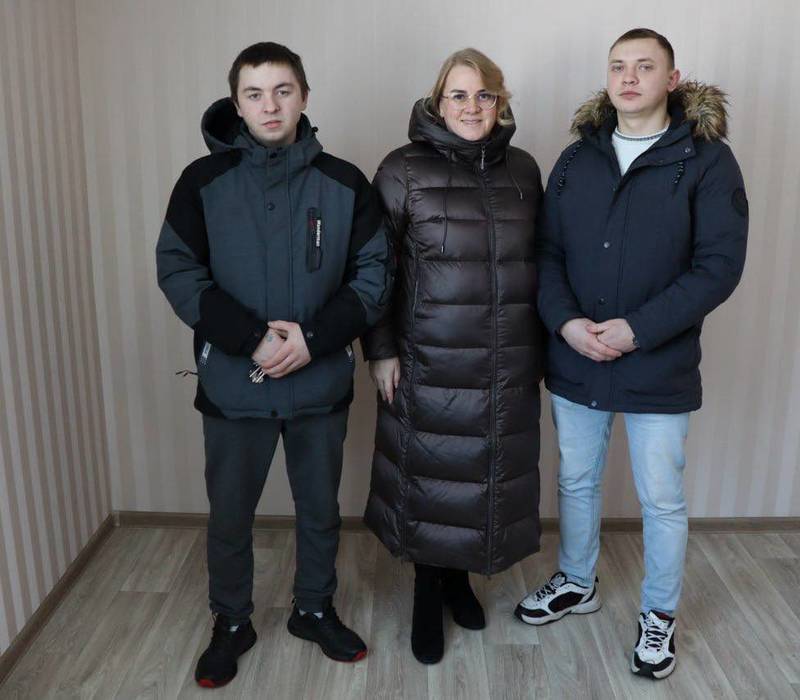 Детям-сиротам из Вознесенского округа вручили ключи от новых квартир