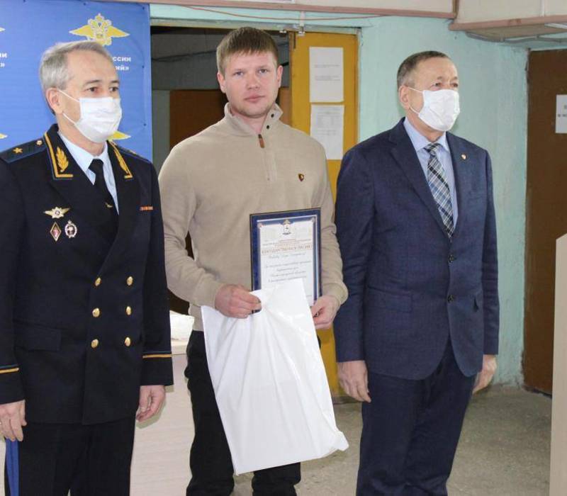 В Нижегородской области полицейские и общественники поощрили местного жителя, проявившего активную гражданскую позицию