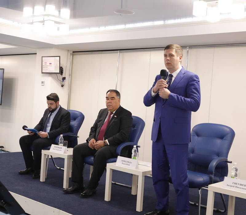 Андрей Гнеушев и Раджаббой Ахмадзода открыли бизнес-форум в Нижнем Новгороде