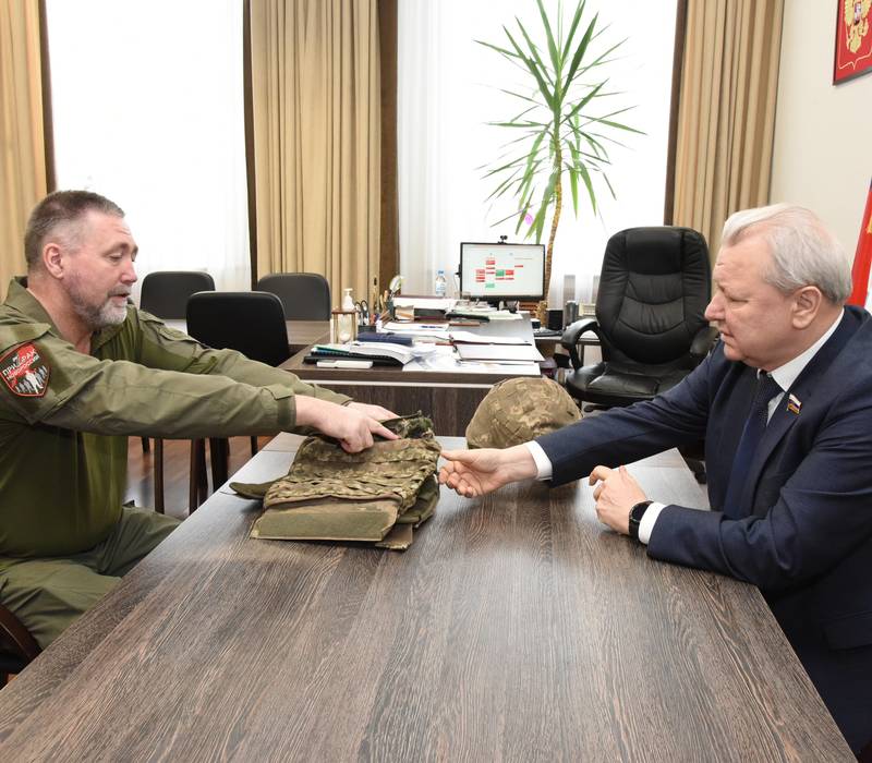 Законодательное Собрание продолжает помогать волонтёрам, собирающим гуманитарную помощь  