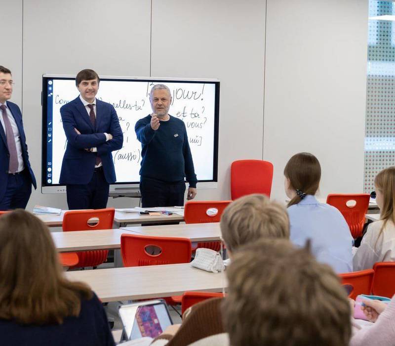 Сергей Кравцов и Глеб Никитин посетили технопарк универсальных педагогических компетенций в Мининском университете и новый корпус «Школы 800»