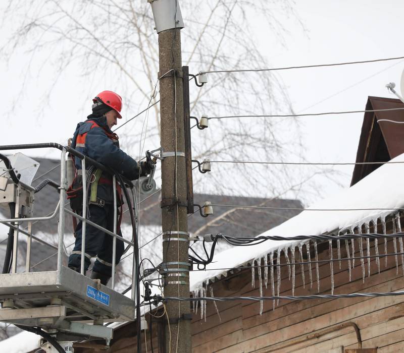Энергетики «Нижновэнерго» восстанавливают нарушенное непогодой электроснабжение части потребителей Нижегородской области 