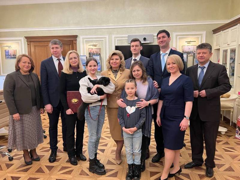 Несовершеннолетним сестрам-нижегородкам, оставшимся в Одессе без родителей, помогли вернуться домой 
