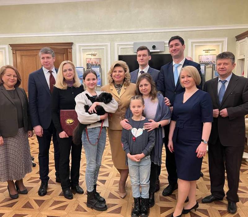 Несовершеннолетним сестрам-нижегородкам, оставшимся в Одессе без родителей, помогли вернуться домой 
