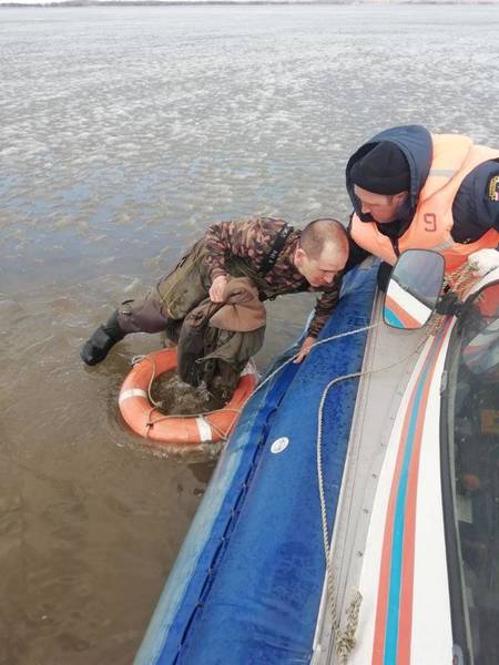 Воротынский аварийно-спасательный отряд спас провалившегося под лед рыбака