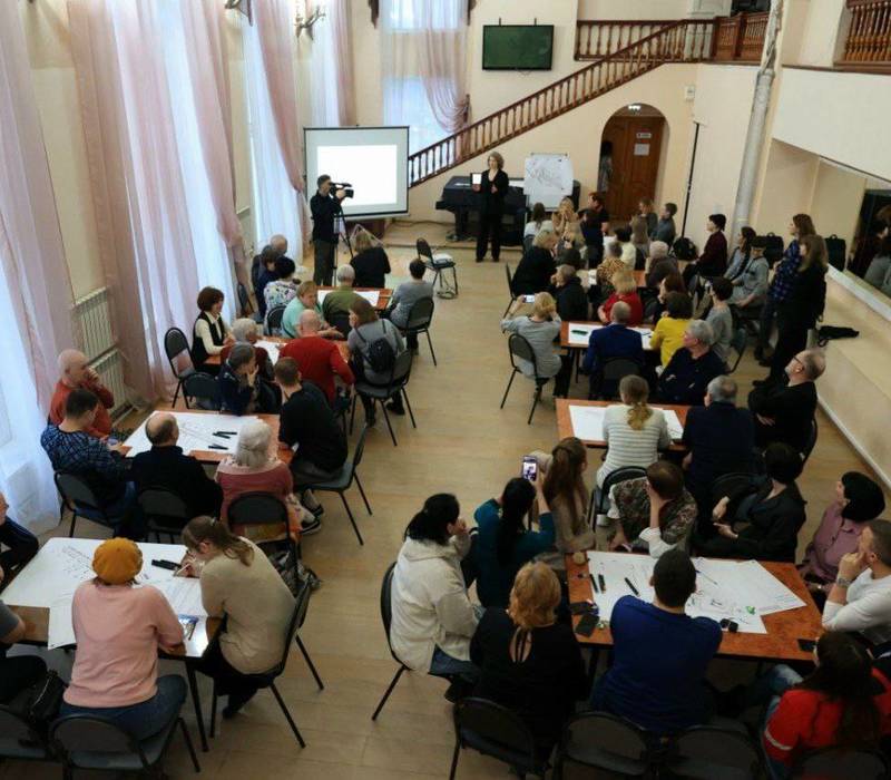 В Дзержинске прошли общественные обсуждения благоустройства сквера у ДК химиков в рамках конкурса «Малые города и исторические поселения»-2023 
