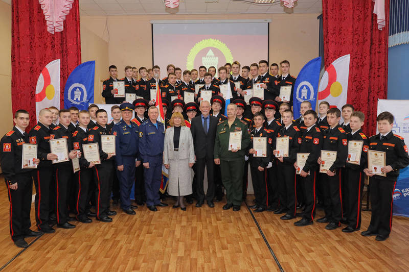 Нижегородским кадетам вручили памятные медали за участие в Параде Памяти в Самаре 