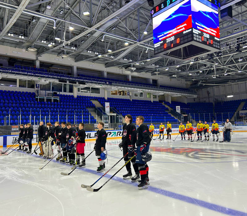 В Нижнем Новгороде прошел товарищеский матч по хоккею между командами «Молодой Гвардии» и «Юнармии»