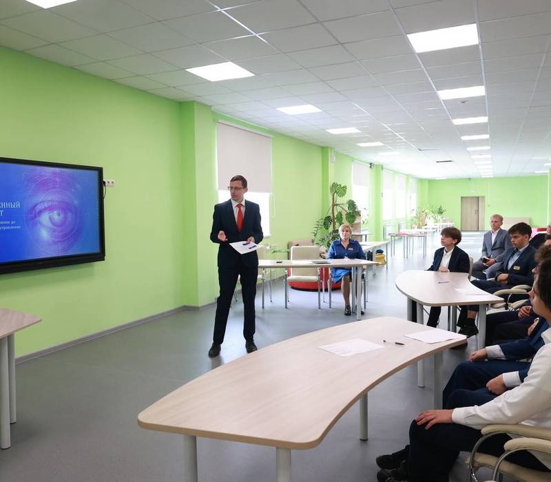 Егор Поляков провел «Урок цифры» в школе «Город наук» в Дзержинске