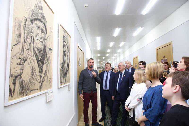 В Законодательном Собрании Нижегородской области открылась выставка графических портретов героев СВО