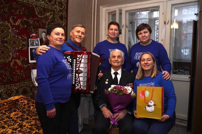 Волонтеры Победы поздравили со 100-летним юбилеем ветерана войны Григория Гребенюка