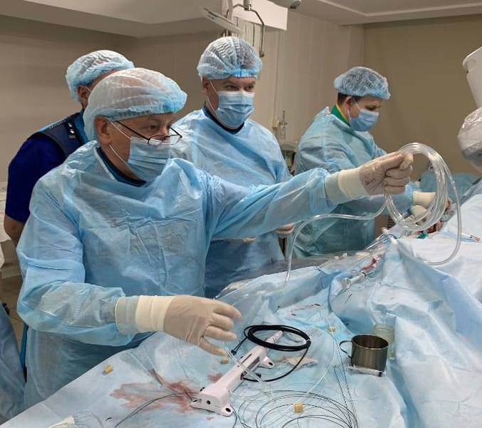 В Нижегородской клинической больнице №5 впервые выполнили экстренную операцию на артериях сердца с использованием минибура