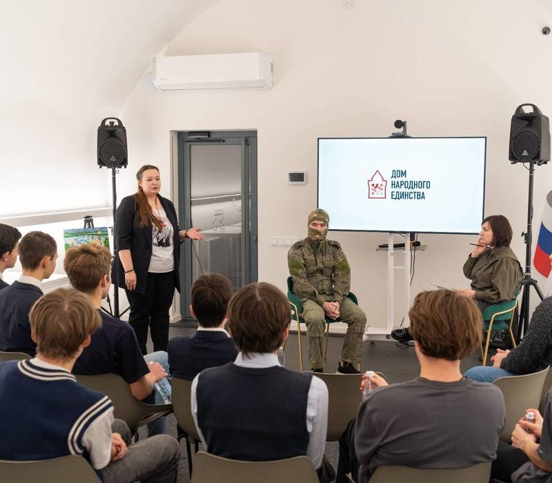 Участник СВО рассказал нижегородским школьникам о своих боевых товарищах и современной военной технике