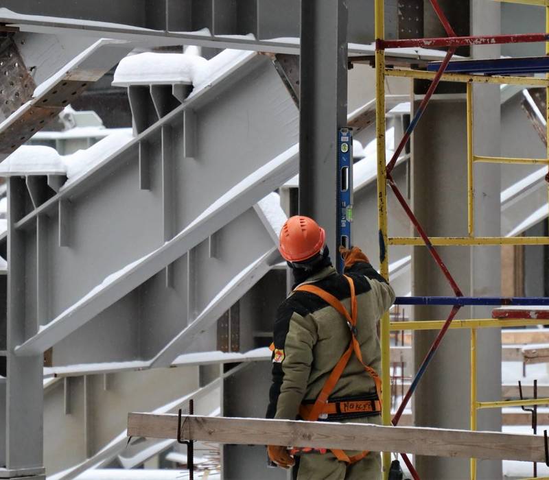 Монтаж металлических конструкций каркаса ледового дворца в Нижнем Новгороде выполнен почти на 90%